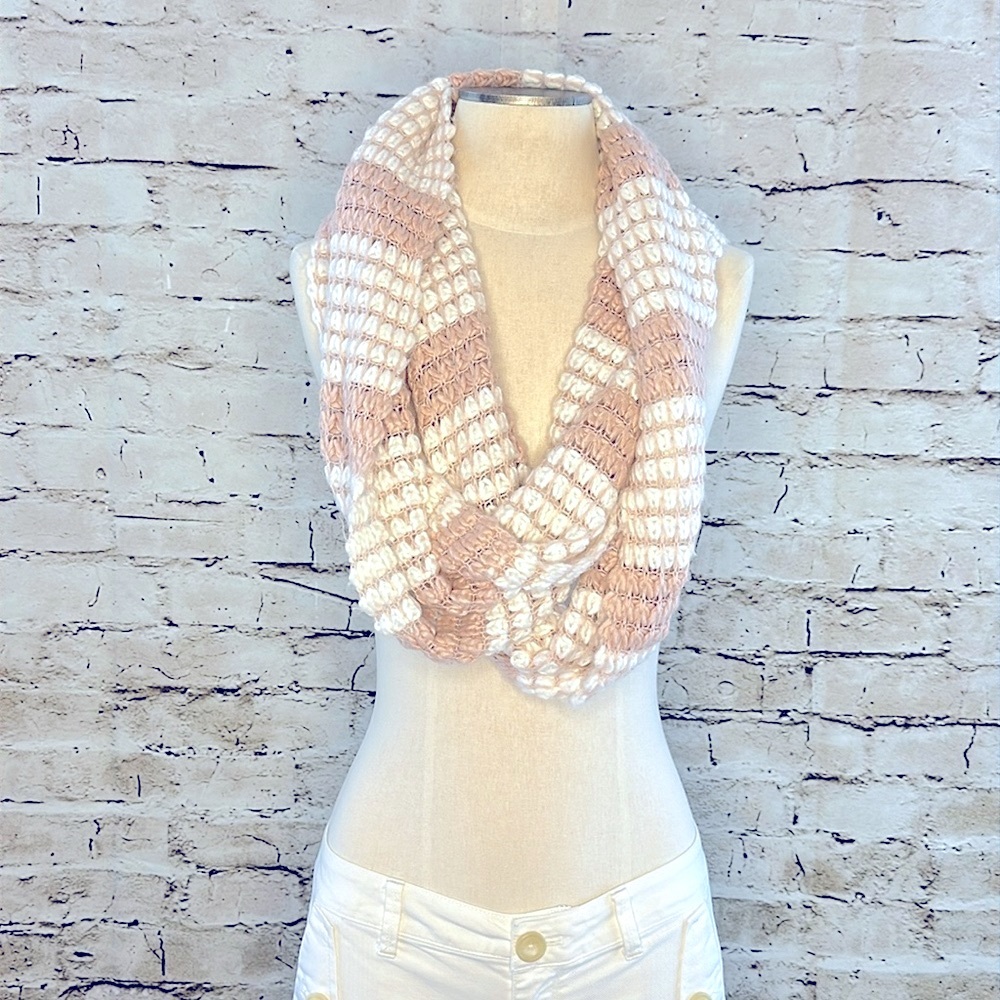 Seductions • Infinity scarf - Picture 2 of 6